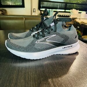 Brooks levitate running sneakers